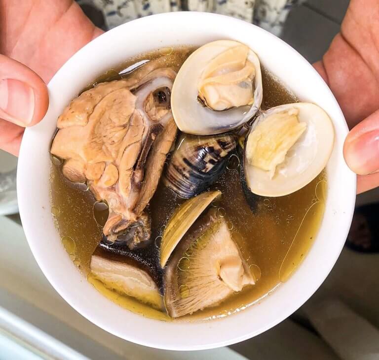 剝皮辣椒雞湯