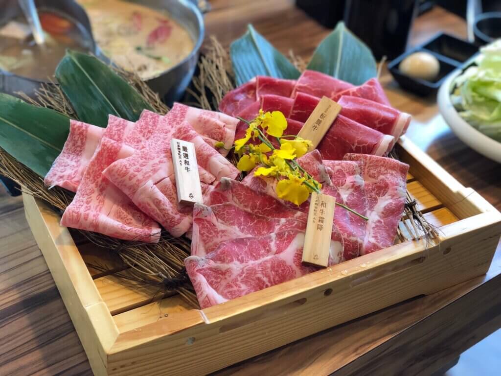 桃園美食 牧石鍋物 桃園大興路創始店 高級和牛 現撈波士頓龍蝦 服務到位 食材新鮮的高質感精致鍋物