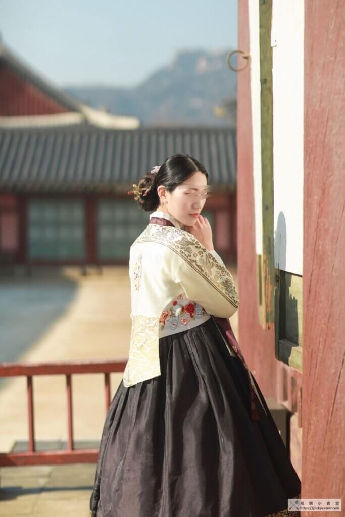 【韓國自由行】2023景福宮韓服初體驗｜瞬間化身世子與世子嬪，在韓國拍超美的韓服照！(日月韓服拍攝心得、價格、預約)