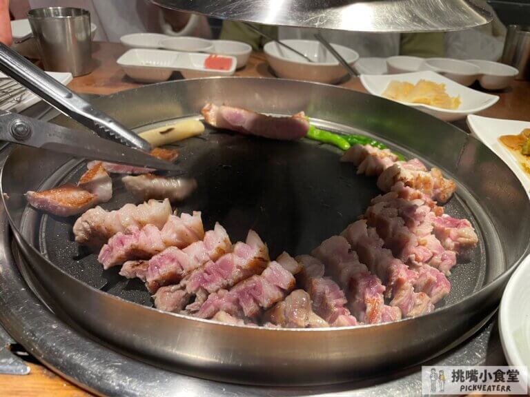 烤肉的男子고기굽는남자