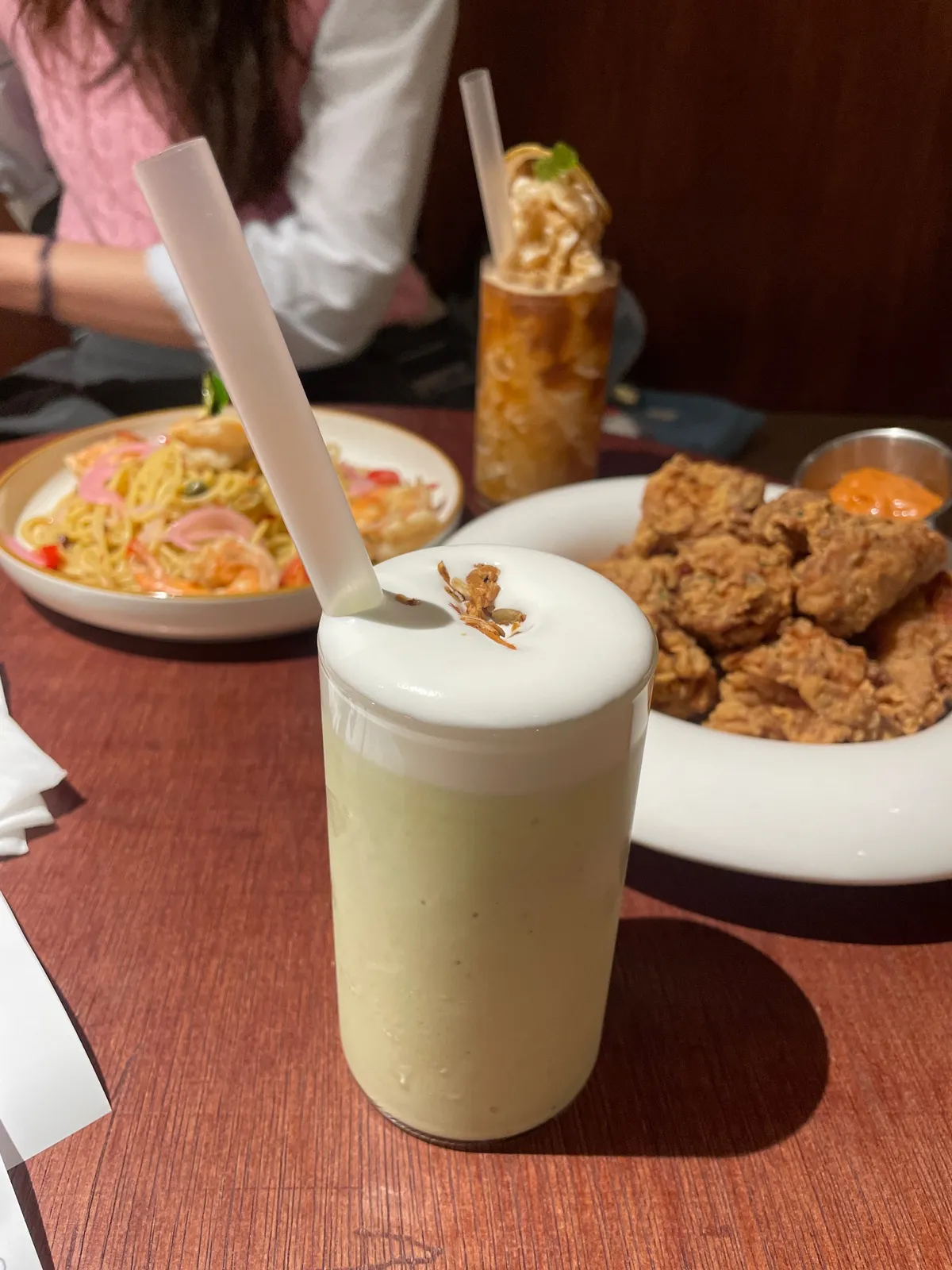 一杯酪梨牛奶